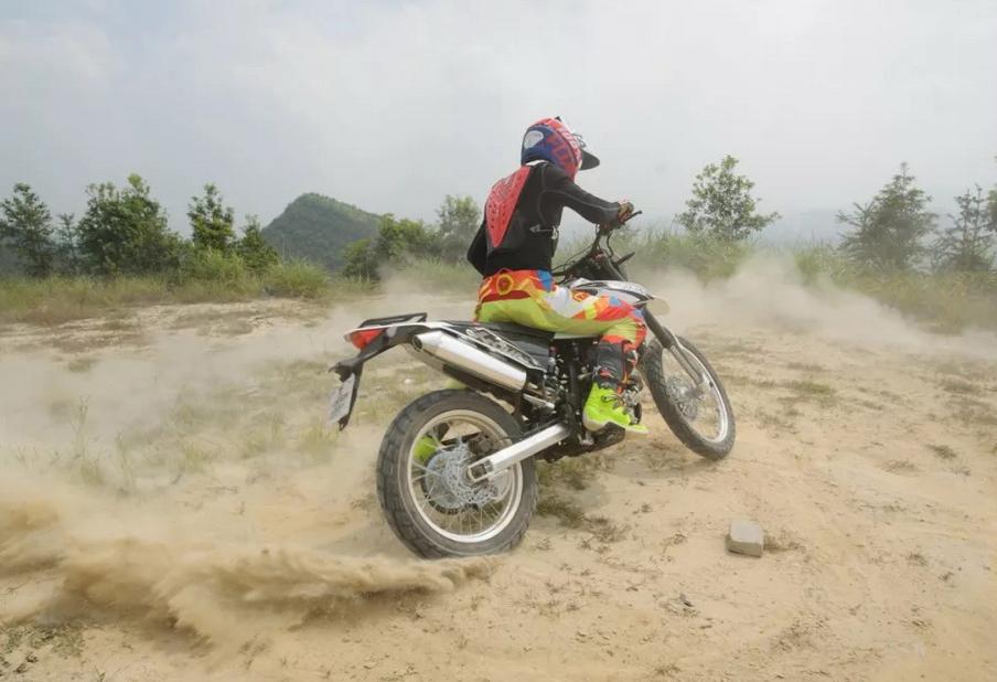 越野车更适合打孔碟还是划线碟,越野车国产卡钳