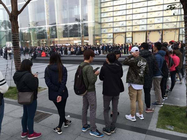 如果钟表的时针向前走了1.25小时,秒针转动可超光速