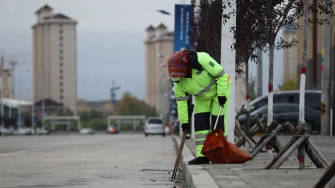 「为你，节日里依旧坚守」致敬“黄玫瑰”，他们让城市更美丽