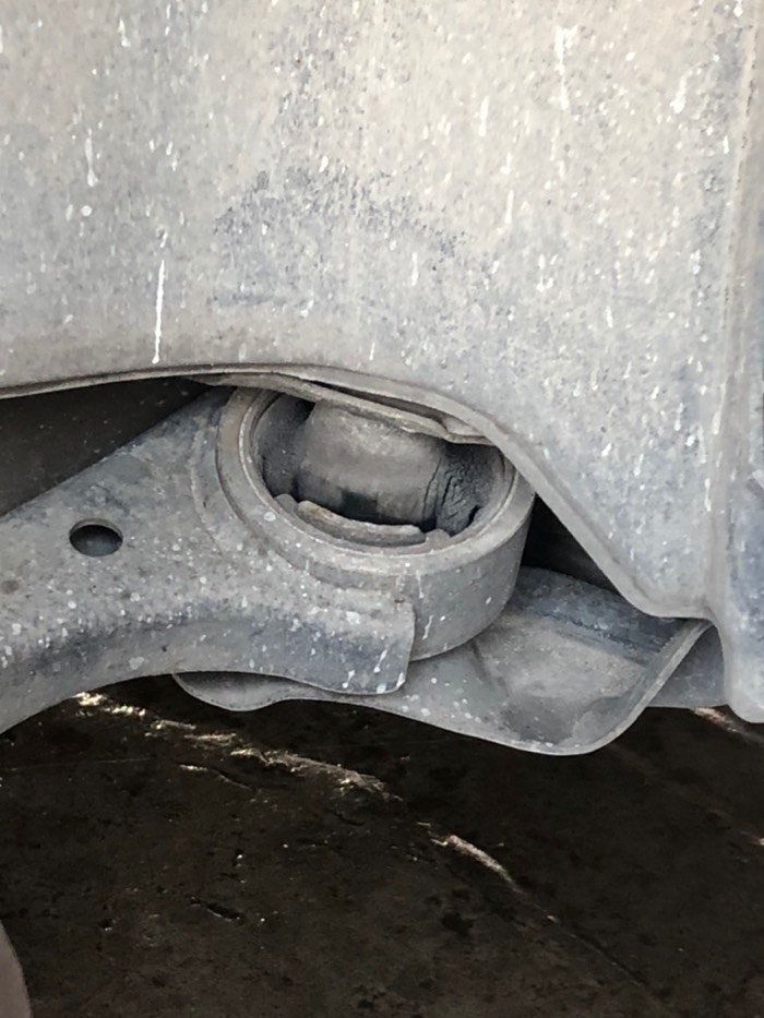 月薪5000,能买二手豪华BBA吗?看看这辆奔驰S600底盘,就明白了