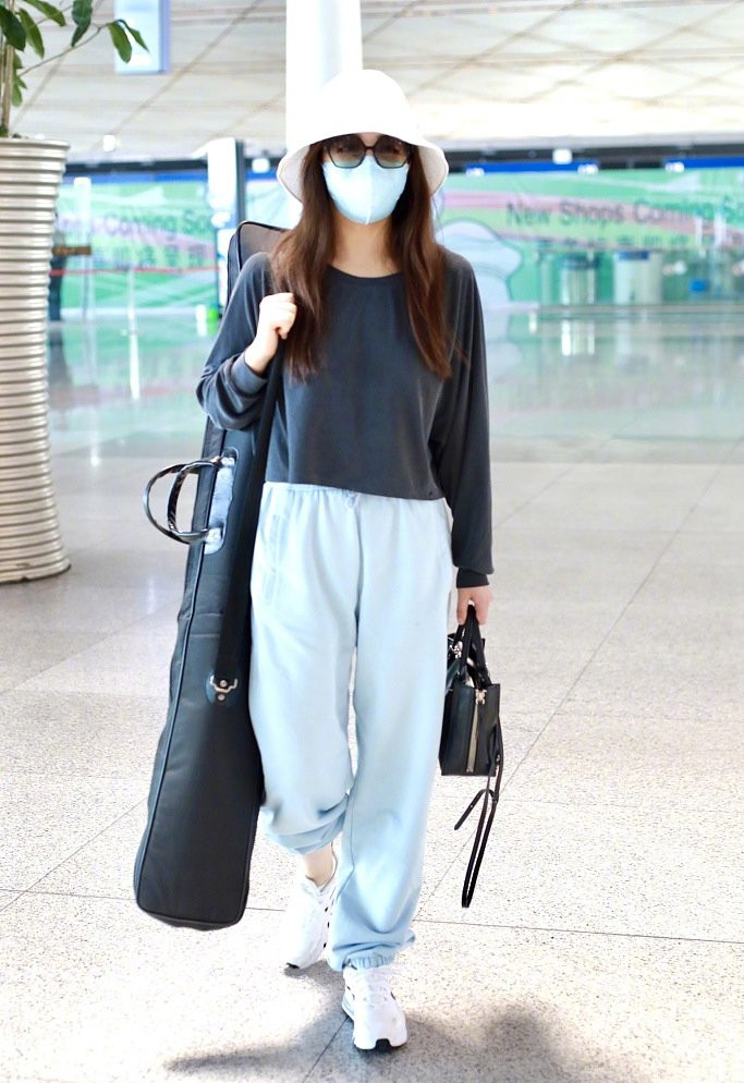 31岁张含韵穿衣,张含韵舞台一秒换装是怎么做到的