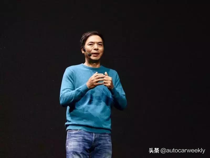 卫衣紧身怎么穿,卫衣装法