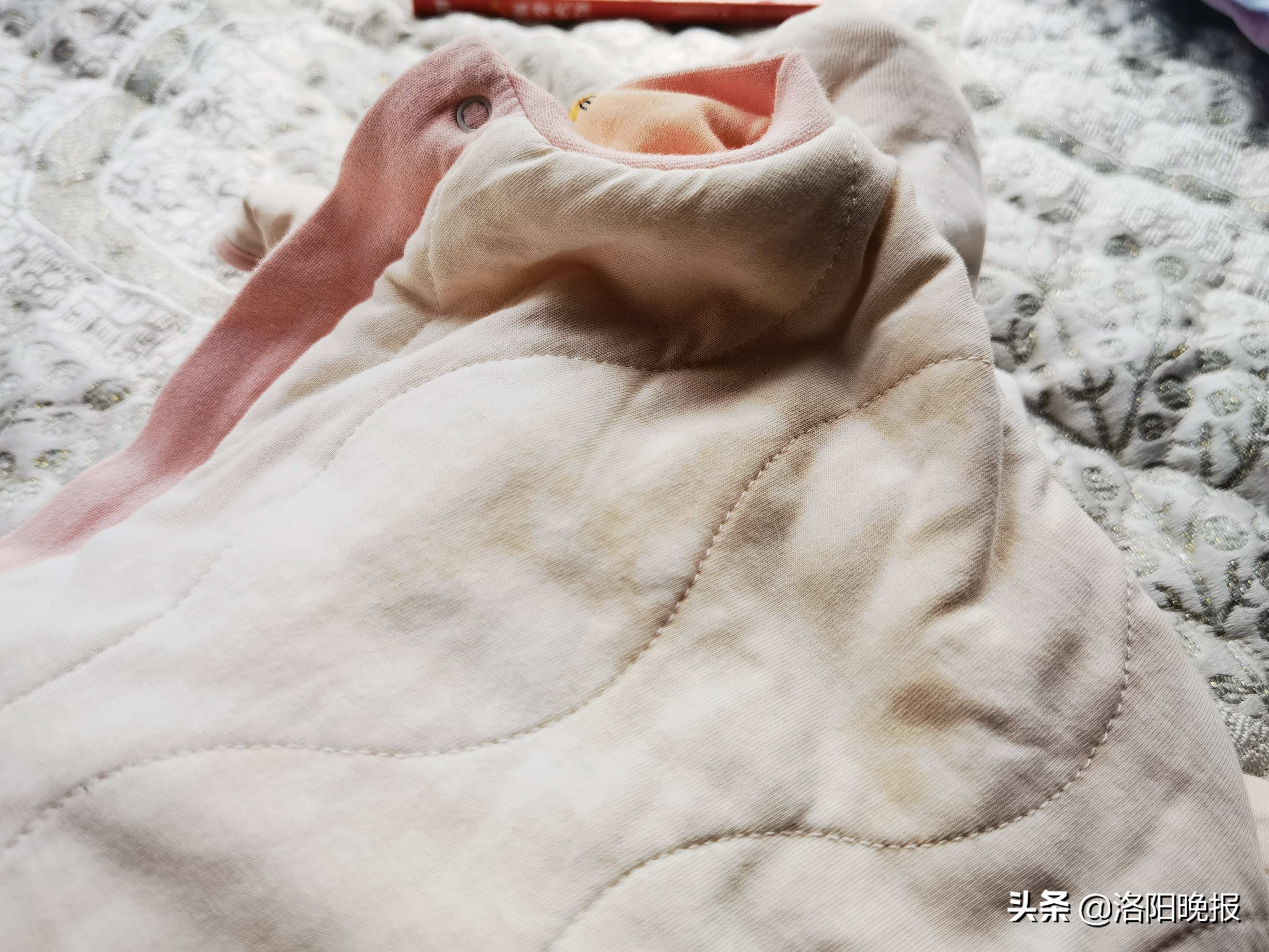 居民家中自来水水管竟流出黄色暖气水！有律师认为：涉事商铺存在侵权行为