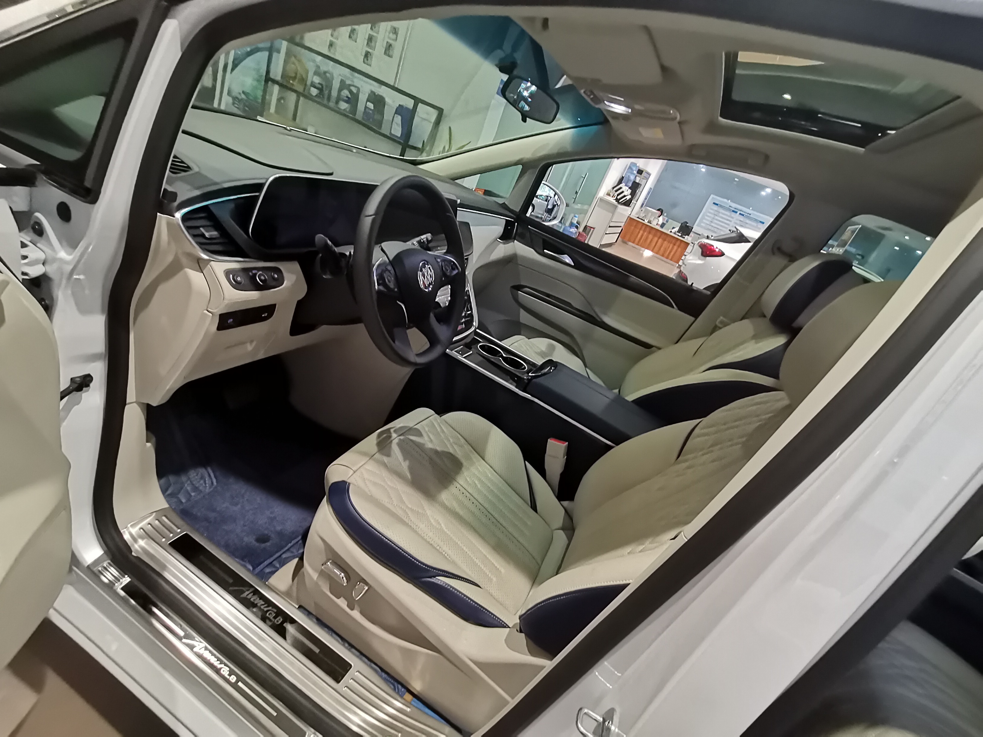 最新款别克gl8商务车陆尊,2022年gl8陆尊