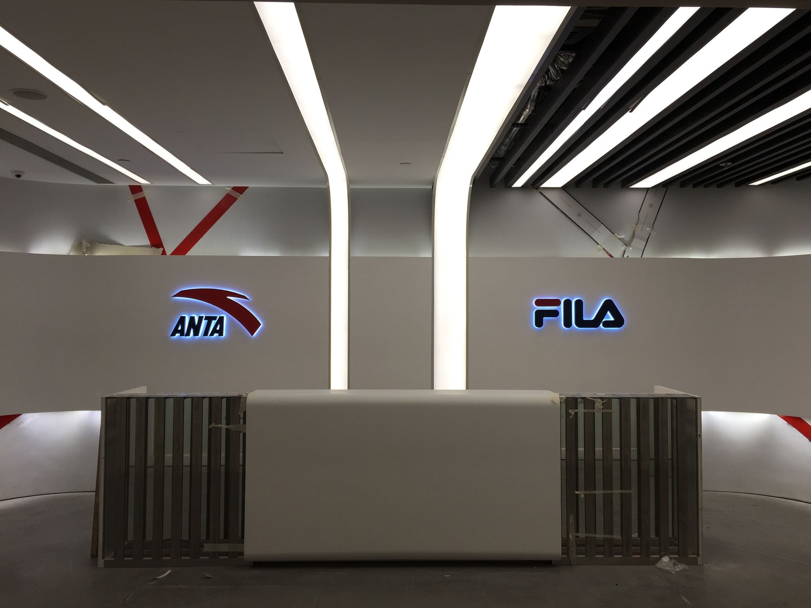 安踏收购阿迪耐克,阿迪达斯成功出售锐步