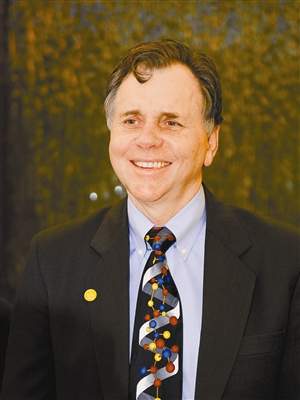 喝细菌汤，涂病人呕吐物，科学家靠“自虐”获得搞笑诺贝尔奖