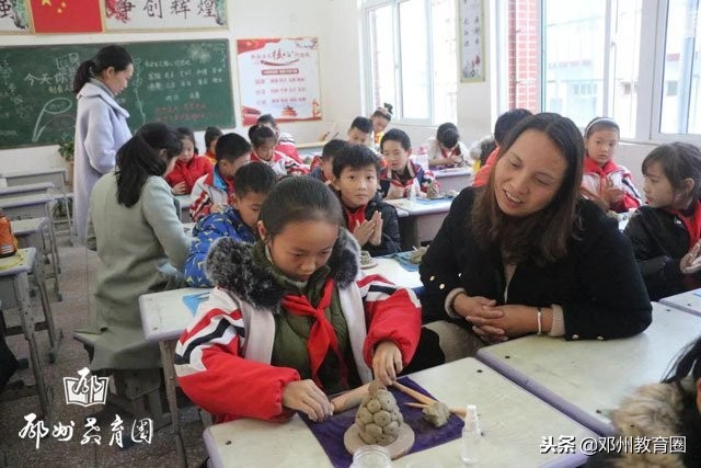 河南省邓州市城区四小,四小家校共育家庭教育线上直播课