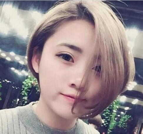 方脸额头窄适合的发型短发,女人额头凸适合怎样的发型短发