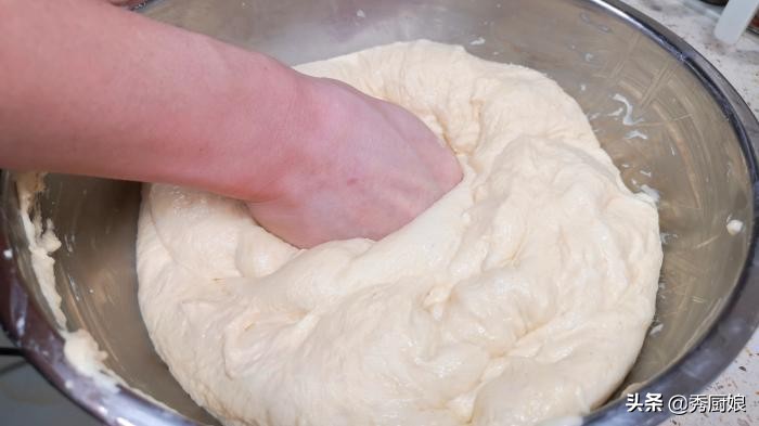 炸油条必须要泡打粉和小苏打粉吗,炸油条一斤面给多少水给一个鸡蛋