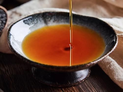 两岁多的宝宝耳朵进虫有什么症状,2岁宝宝耳朵进小麦了怎么办