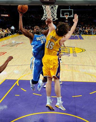 阿里扎09西决致命抢断,2009阿里扎逆天抢断视频