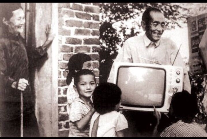 小时候为了看电视和老爸斗智斗勇,小时候为了看电视与爸妈斗智斗勇