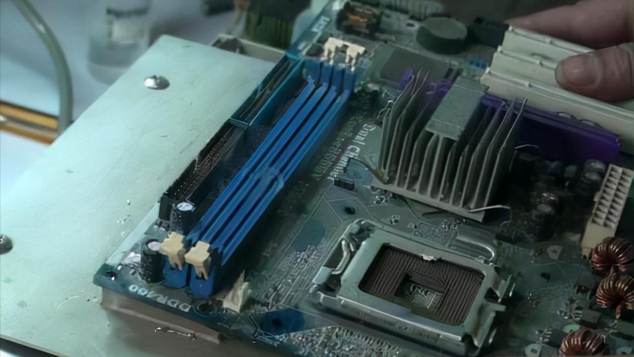 电脑显示器hdmi2无信号是什么原因,电脑挪了个位置显示器显示无信号