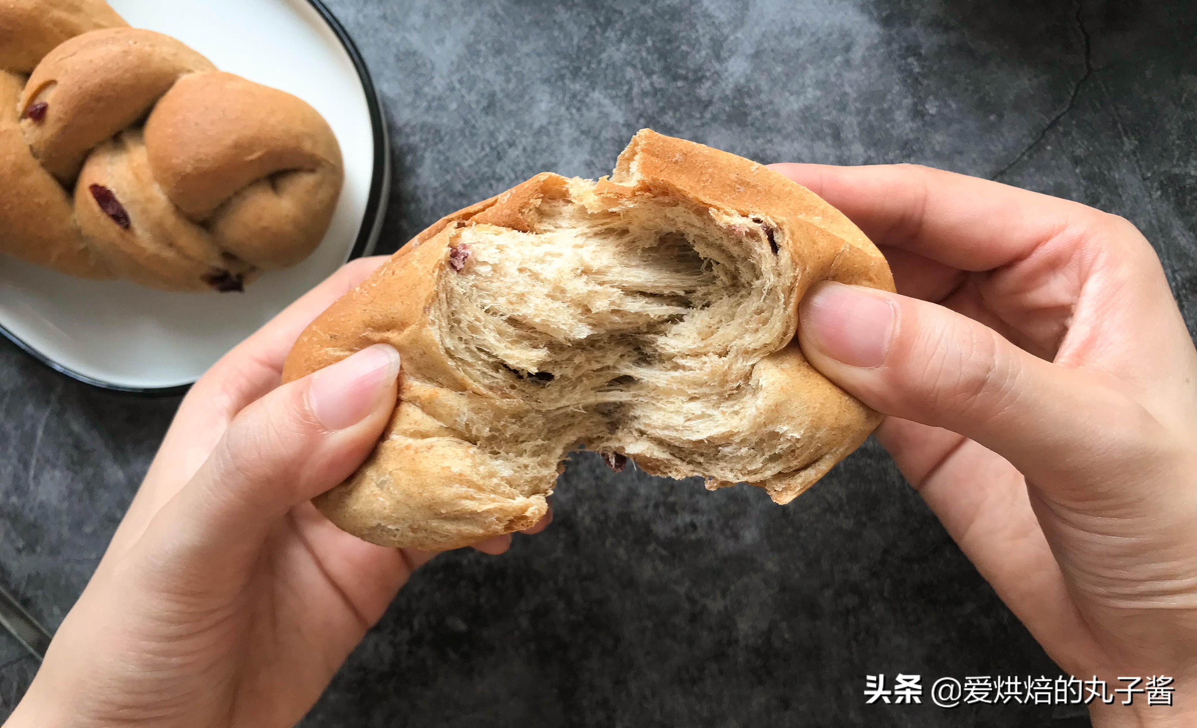 和面前多加1步，无需揉面机，做出的面包松软拉丝！省时又省力