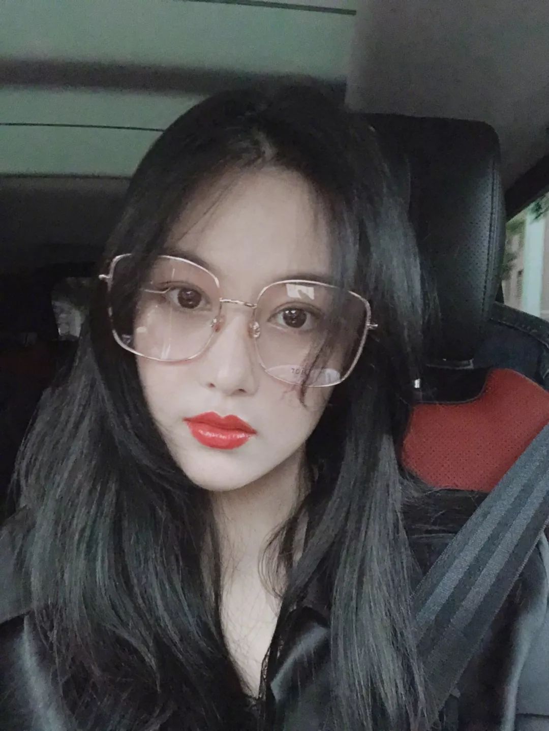 她是李晨前女友，绯闻缠身被骂“心机女”，嫁人生子后成女神