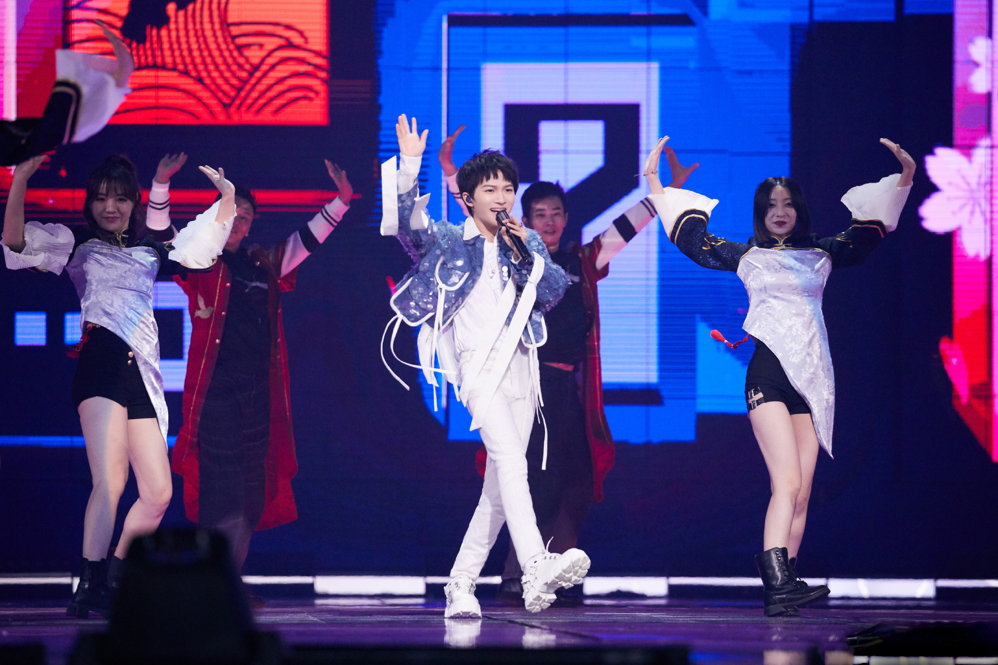 周深唱极乐净土完整版抖音,周深唱极乐净土搞笑视频