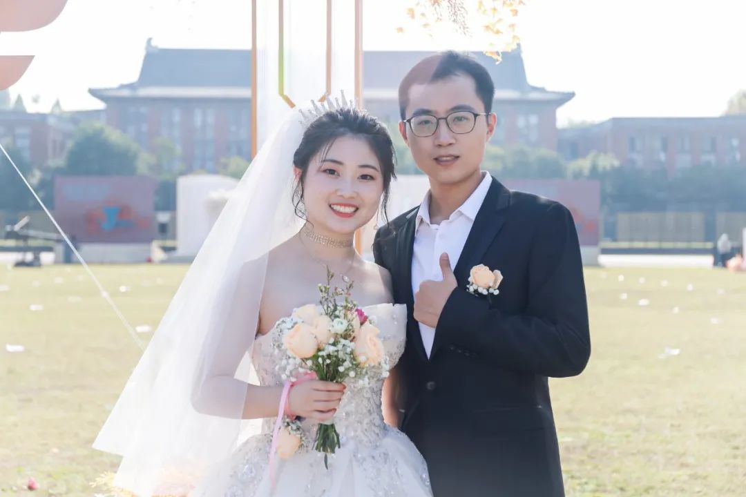 李兰娟致敬院士视频,致敬李兰娟院士的诗朗诵