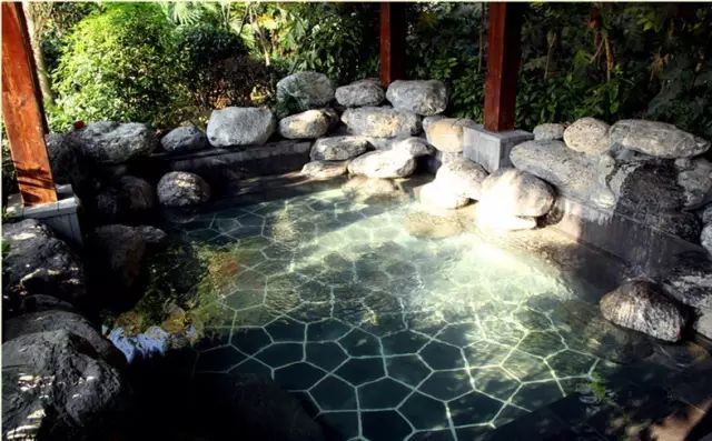 成都市内泡汤温泉第一名,成都周边温泉谷