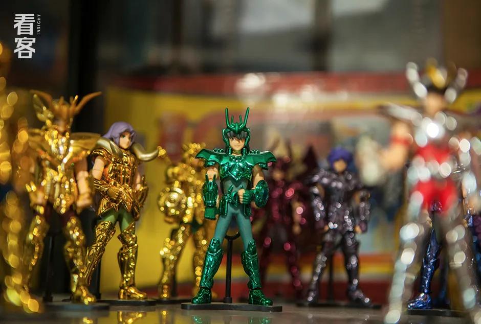 我在静止的东北小卖铺，淘到了属于成年人的玩具总动员