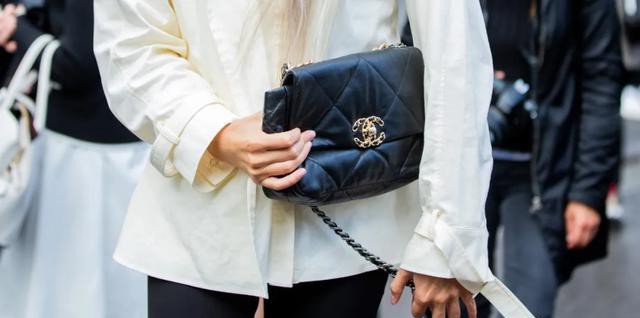 巴黎时装周金泫雅包是什么牌子的,泫雅包款式