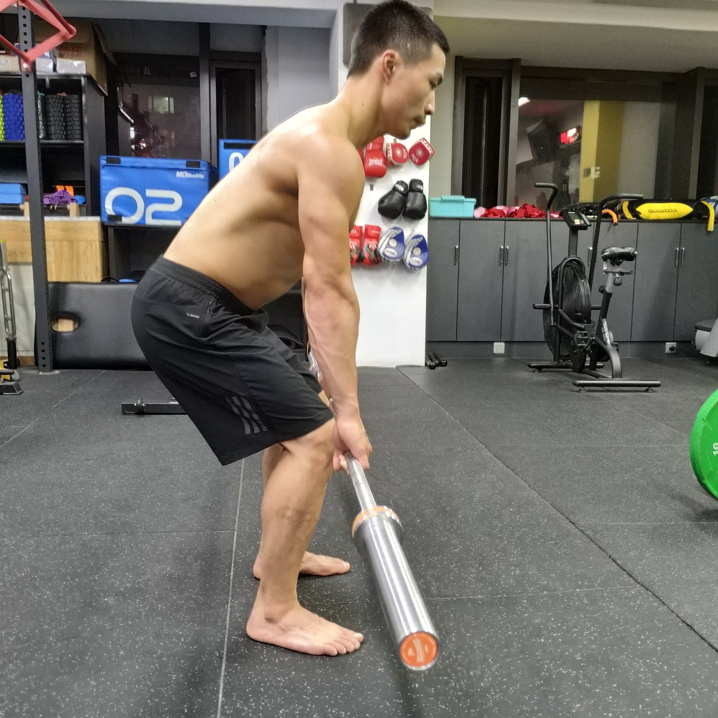 传统硬拉的正确方法,传统硬拉简单一点还是宽距硬拉难