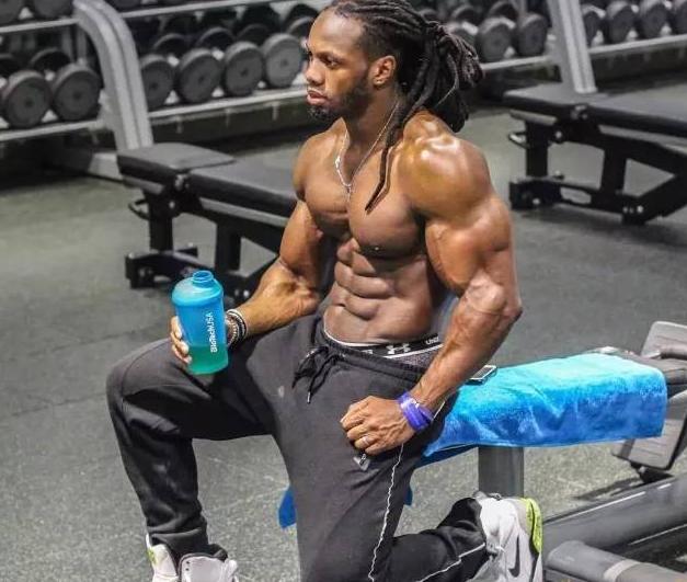 双杠臂屈伸做起来费劲咋办,双杠臂屈伸能练出来饱满的胸肌吗