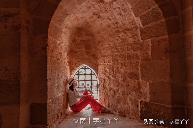 一半沙漠一半海洋图片,一半沙漠一半湖水