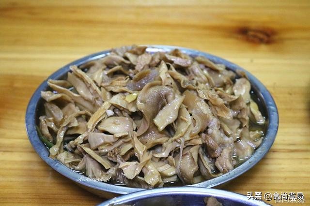 堂哥堂嫂亲自下厨做了一桌农家菜,去乡下婶婶家