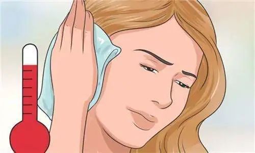 耳朵有脓要挤出来吗,耳朵有脓怎么往出来吸