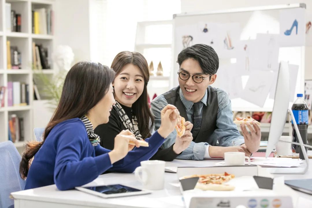 连同事都抢着试的高颜值口喷，用完嘴巴好清新，哈气都是香的