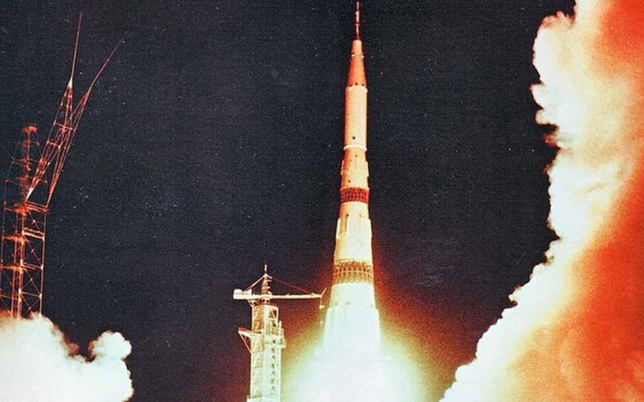 美国宇航员真的登过月球吗,美国宇航员到底登没登过月球