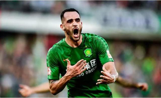 小女孩球星作文被老师亮红牌孕育足球希望需社会各界协力