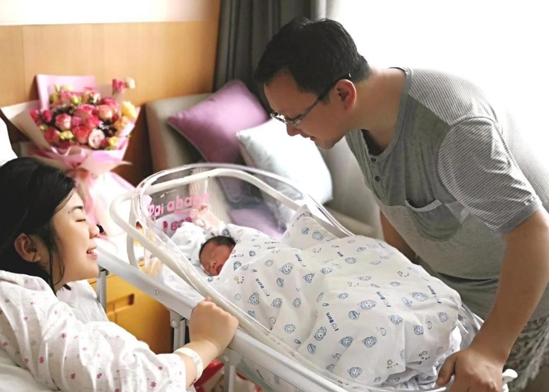 家长群聊迷惑行为,家长拿孩子当幌子玩暧昧重灾区