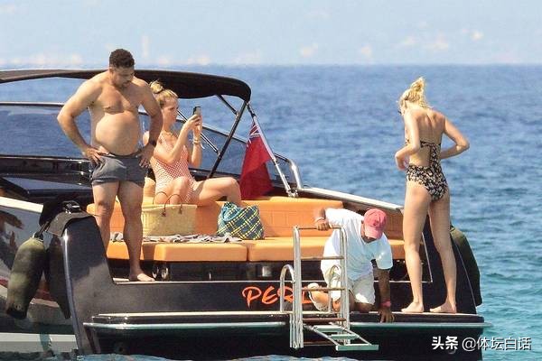 大罗年轻照,足球大罗