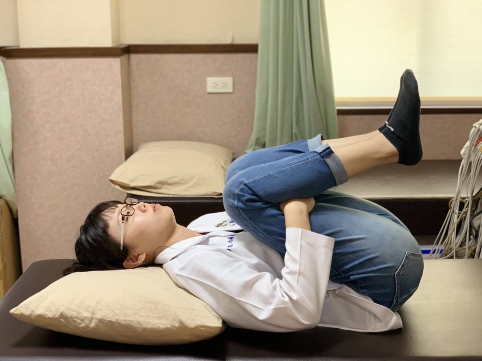 怎样加强锻炼避免腰部各种疾病,坚持四个动作增强腰部力量