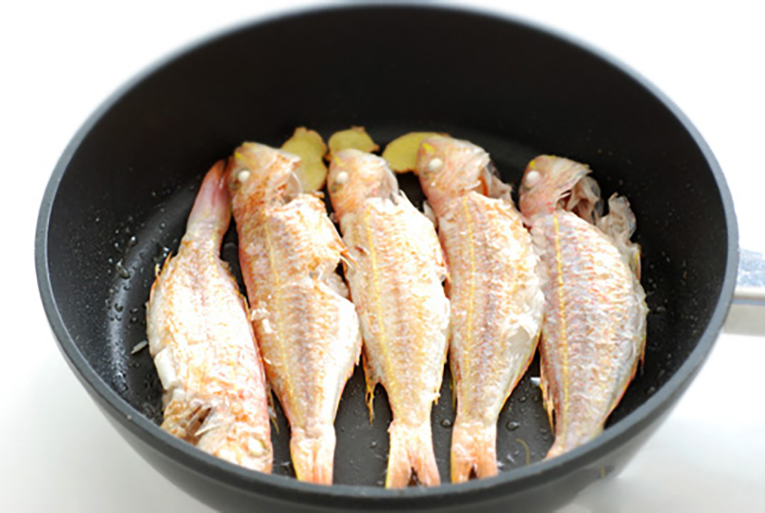 鱼汤熬出后特别腥，问了饭店的厨师才知道，第一步就做错了！