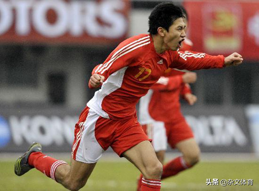 还没适应VAR！35岁国脚恶意踩踏后一脸无辜，不该如此犯规