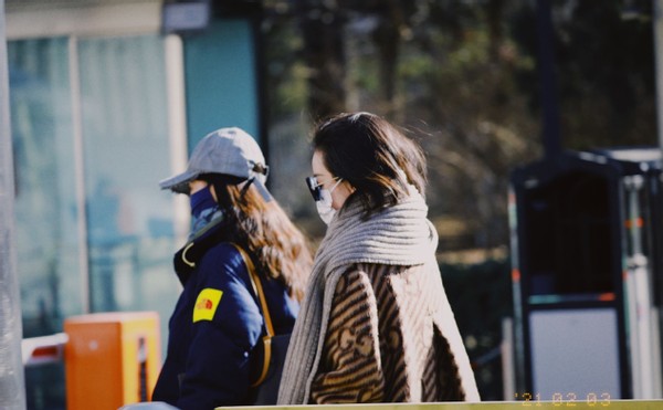 gucci穿搭倪妮,gucci倪妮粉色大衣