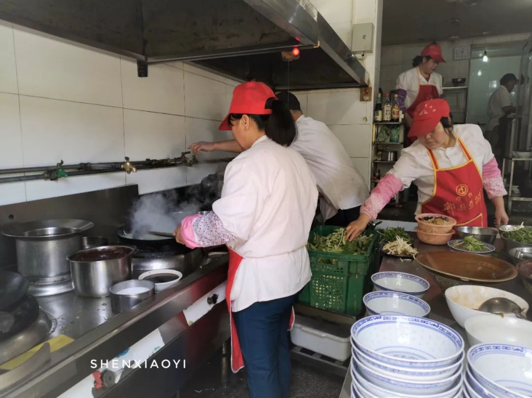 探访200家店总结出网红店5大套路,探访5平方店面