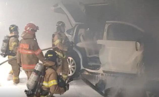 特斯拉modelx死亡车祸,特斯拉modely在韩国撞车事故