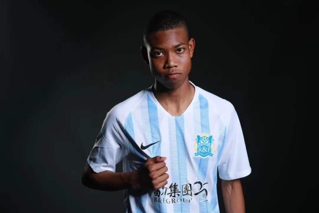 中国混血最多的4位明星,申花30岁混血后卫