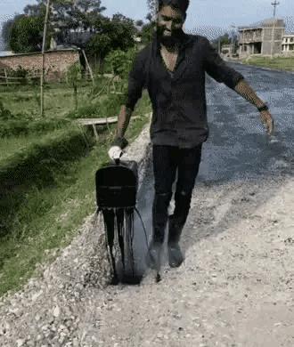 “如果这群女混混*攻围**我,我会舌战群儒!”你会怎样脱困?