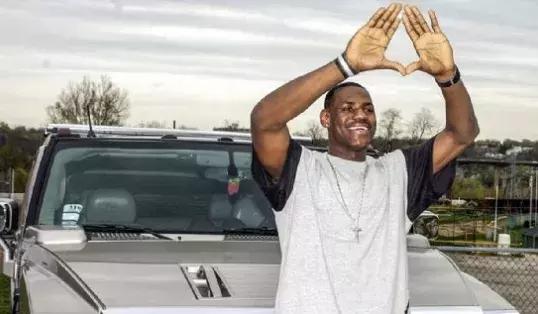 近年复刻的詹姆斯球鞋,詹姆斯的最新的球鞋