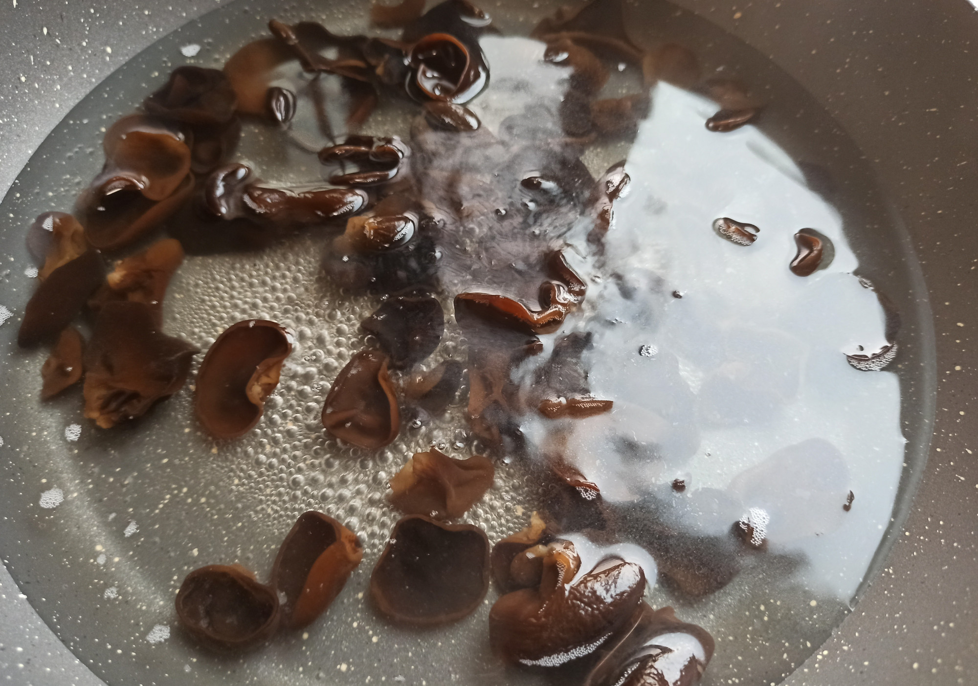 黑木耳怎么做才好吃配啥菜,黑木耳怎么做好吃家常做法