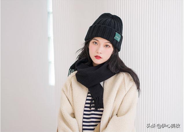 圆脸发饰怎么用好看,简单适合头发少圆脸女生的发饰