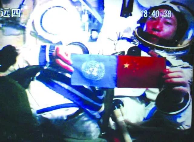 张国荣死亡档案纪实,张国荣去世梅艳芳的表现