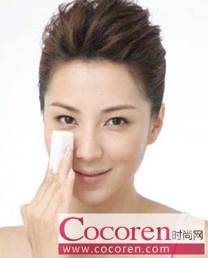 牙膏和小苏打一起用可以去黑头吗,为什么去黑头要纯白牙膏