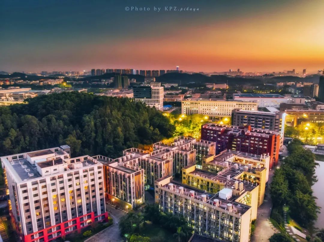 广东这所大学有广州、清远两校区。虽然是民办，但是环境超美