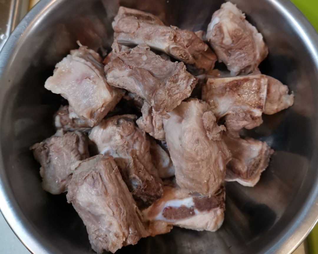 家常红烧排骨的懒人做法配料简单,红烧排骨家庭超简单做法