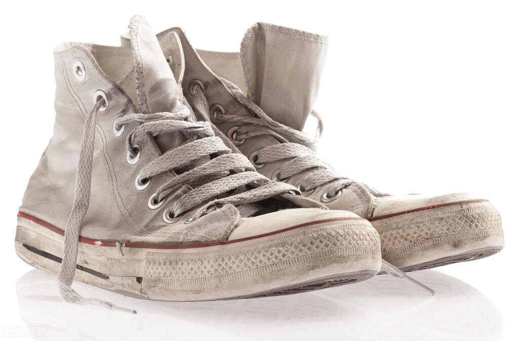 小白鞋洗干净的方法,怎么刷小白鞋最干净